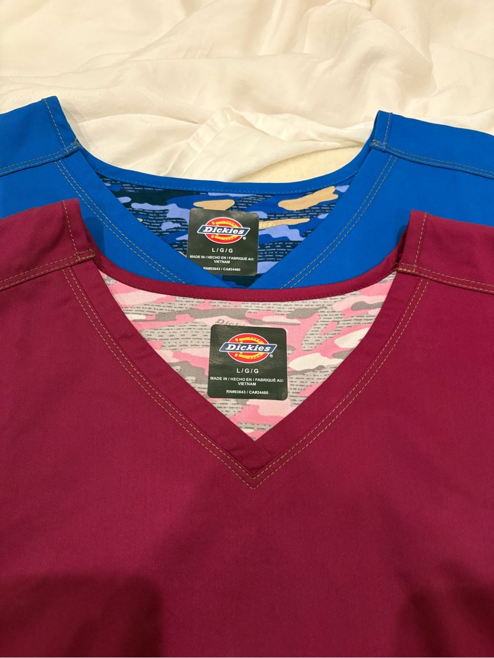 Dickies women’s scrubs short sleeve set of 2 Size L never worn
